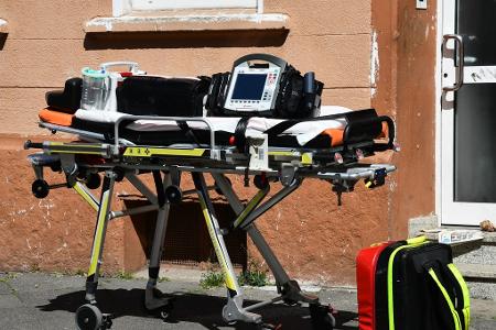 Rettungsdiensttrage mit Geräten