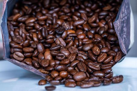 Kunden bekommen Kaffee wieder etwas günstiger. (Symbolbild)