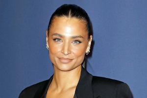 Amira Aly feiert "Halbzeit" mit Babybauch