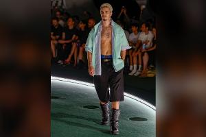 Romeo Beckham läuft wieder bei der Paris Fashion Week