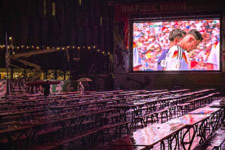 Ins Wasser gefallen: Public Viewings in der Nacht zum Deutschland-Spiel. 