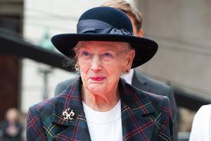 Königin Margrethe II. passiert endlich die nach ihr benannte Brücke