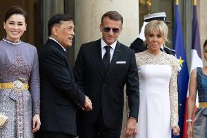 Königin Suthida bezaubert Paris mit royalem Diamantschmuck