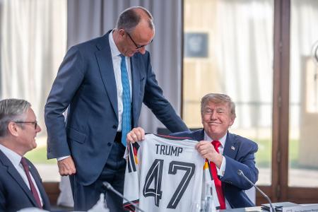 Vor der WM freute sich Bundeskanzler Merz noch auf das Turnier in den USA. (Archivbild) 