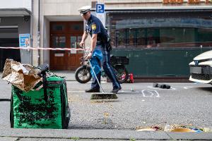 Polizisten und Rettungskräfte rückten zum Ort des Geschehens aus. (Symbolbild)