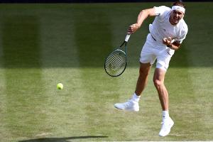 Mit viel Mühe und starken Nerven: Zverev in Runde zwei