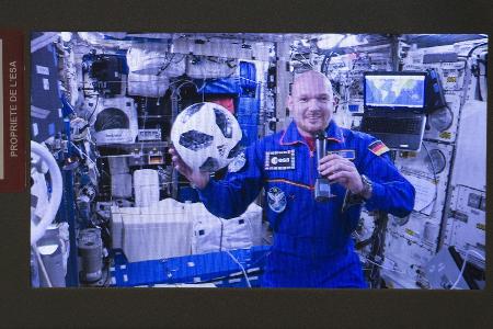 Bei WM-Triumph der USA: NASA will Ball auf den Mond schicken