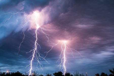 Gewitter im Anmarsch: So schützt man sich vor Blitzen