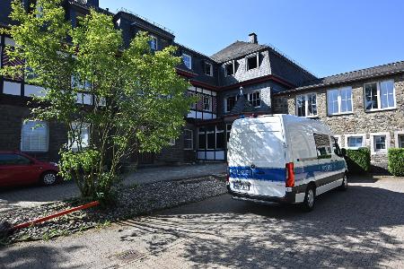 Bei einem Brand in einem Wohnkomplex in Monschau sind drei Menschen ums Leben gekommen. 