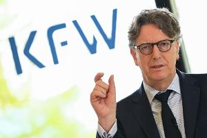 KfW-Chef Wintels sieht zu viele Investitionsprojekte in der Warteschleife. 