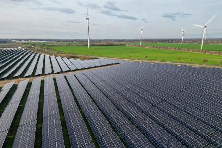 Erneuerbare Energien haben im ersten Halbjahr 58 Prozent des Stromverbrauchs gedeckt - ein Rekord. (Symbolbild)