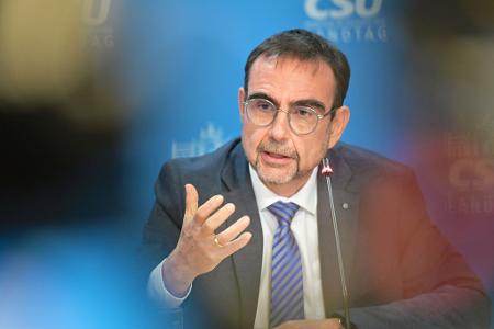 CSU-Fraktionschef Holetschek hat die Resolution mehrerer Unionsfraktionschefs auf den Weg gebracht. (Archivbild)