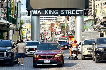 Die Walking Street ist weltweit als Rotlichtviertel bekannt.
