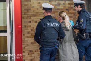 Das Symbolbild kann zu redaktionellen Zwecken mit dem Zusatz "Bundespolizei" im Zusammenhang mit dieser Pressemitteilung verwendet werden.