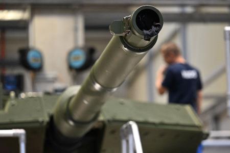 Das Kanonenrohr eines Leopard-Panzers von KNDS. 