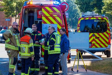 In der Spitze bekämpften etwa 90 Feuerwehrkräfte die Flammen.