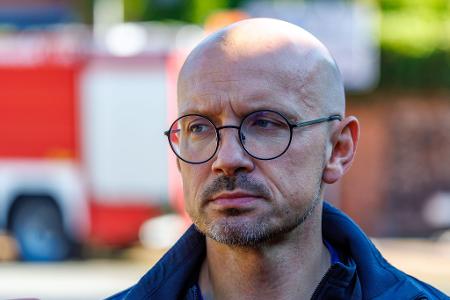 Stefan Sternberg (SPD), Landrat des Kreises Ludwigslust-Parchim, kündigte ein Notdach für die Klinik innerhalb von 24 Stunden an.