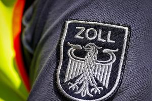Am Flughafen BER hat der Zoll einen Reisenden mit 16 Kilogramm Ketamin im Gepäck erwischt. (Foto: Archiv)