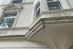Risse in der Fassade
