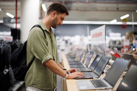 Neue EU-Regel: Warum Laptops jetzt oft ohne Netzteil verkauft werden
