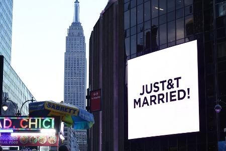 Taylor Swift und Travis Kelce: Hochzeit auf Videoleinwänden verkündet