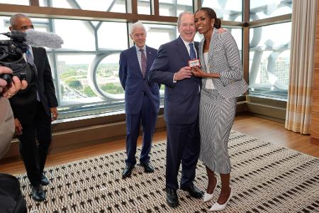 Verstehen sich: Die Obamas und die Bushs (Archivbild).