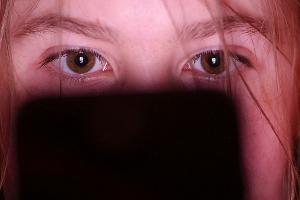 In vielen Haushalten in Deutschland gibt es kaum Regeln für die Social-Media-Nutzung von Kindern und Jugendlichen. 