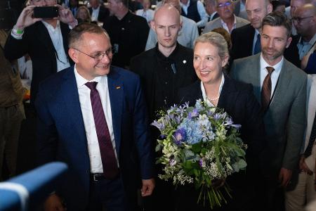 Die AfD-Chefs Tino Chrupalla und Alice Weidel wurden erneut im Amt bestätigt.