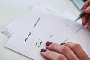 Arbeitnehmerinnen und Arbeitnehmer in Deutschland sollen verstärkt befristet eingestellt werden dürfen. (Symbolbild)