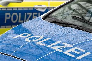 Die Polizei sperrt nach Schüssen einen Bereich in Offenburg ab. (Symbolbild)