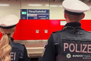 Das Symbolbild kann zu redaktionellen Zwecken mit dem Zusatz "Bundespolizei" " in Zusammenhang mit dieser Pressemitteilung verwendet werden.