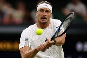 Viertelfinale im Blick: Zverev von Sperrstunde ausgebremst