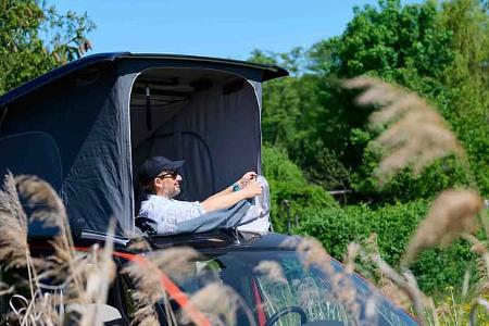 VW California Beach, Mann, Aufstelldach