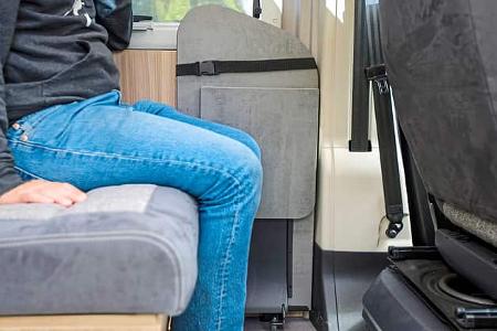 Pössl Summit 600 L, Campingbus, Sitzgruppe, Fahr-Klapptisch