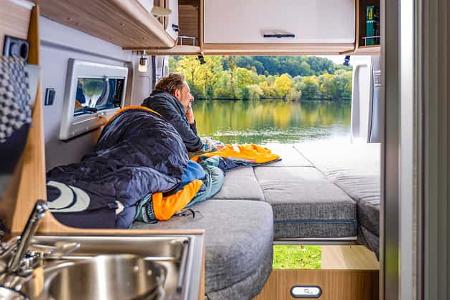 Pössl Summit 600 L, Campingbus, Bett