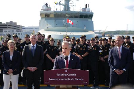 Kanadas Premier Carney verkündete die Entscheidung auf einer Militärbasis in Halifax. 