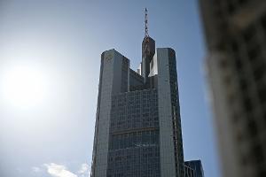 Wie lange bleibt Deutschlands zweitgrößte Privatbank noch unabhängig?