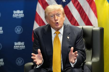 US-Präsident Donald Trump hat sich beim Nato-Gipfel in Ankara Spanien vorgeknöpft, dem er vorwarf, ein verlorener Fall und ein schrecklicher Nato-Partner zu sein.