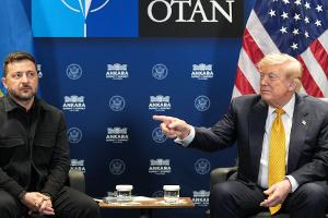"Haben Sie eine Frage für Präsident Putin?" An einer Stelle des Auftritts zeigte Trump bei dieser Frage auf Selenskyj.