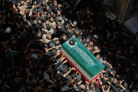Trauerfeierlichkeiten für verstorbenen geistlichen Führer Ali Chamenei im Irak.