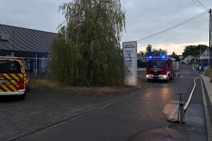 Mittwochabend wurde die Feuerwehr zu einem leerstehenden Gewerbeobjekt alarmiert.