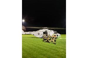 Einsatzkräfte der Feuerwehr wurden durch die Bundeswehr auf die Insel geflogen.