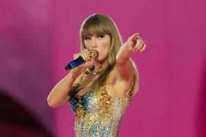 Fans von Taylor Swift kaufen Müll von Hochzeit der Sängerin