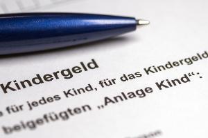  In mehreren Stufen soll das Kindergeld künftig "proaktiv" ausbezahlt werden - ohne Antrag, also ohne Papierkram. (Symbolbild)