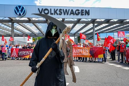 Bei VW wird um Sparpläne gerungen.