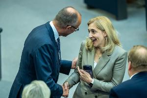 Ministerin Nina Warken (CDU) warb für das Spargesetz.