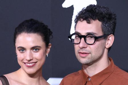 Margaret Qualley weist Fremdgeh-Gerüchte zurück