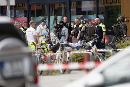 Die Polizei hat eine Geiselnahme in einem Berliner Supermarkt beendet. 