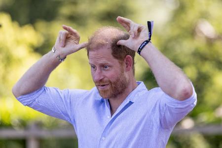 Ziegen-Yoga Royal: Prinz Harry zu Besuch in Großbritannien