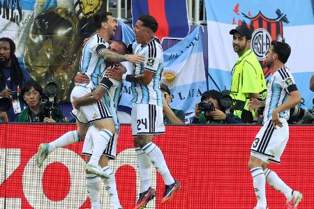 Sieg in Überzahl: Messi und Co. mit Mühe ins Halbfinale